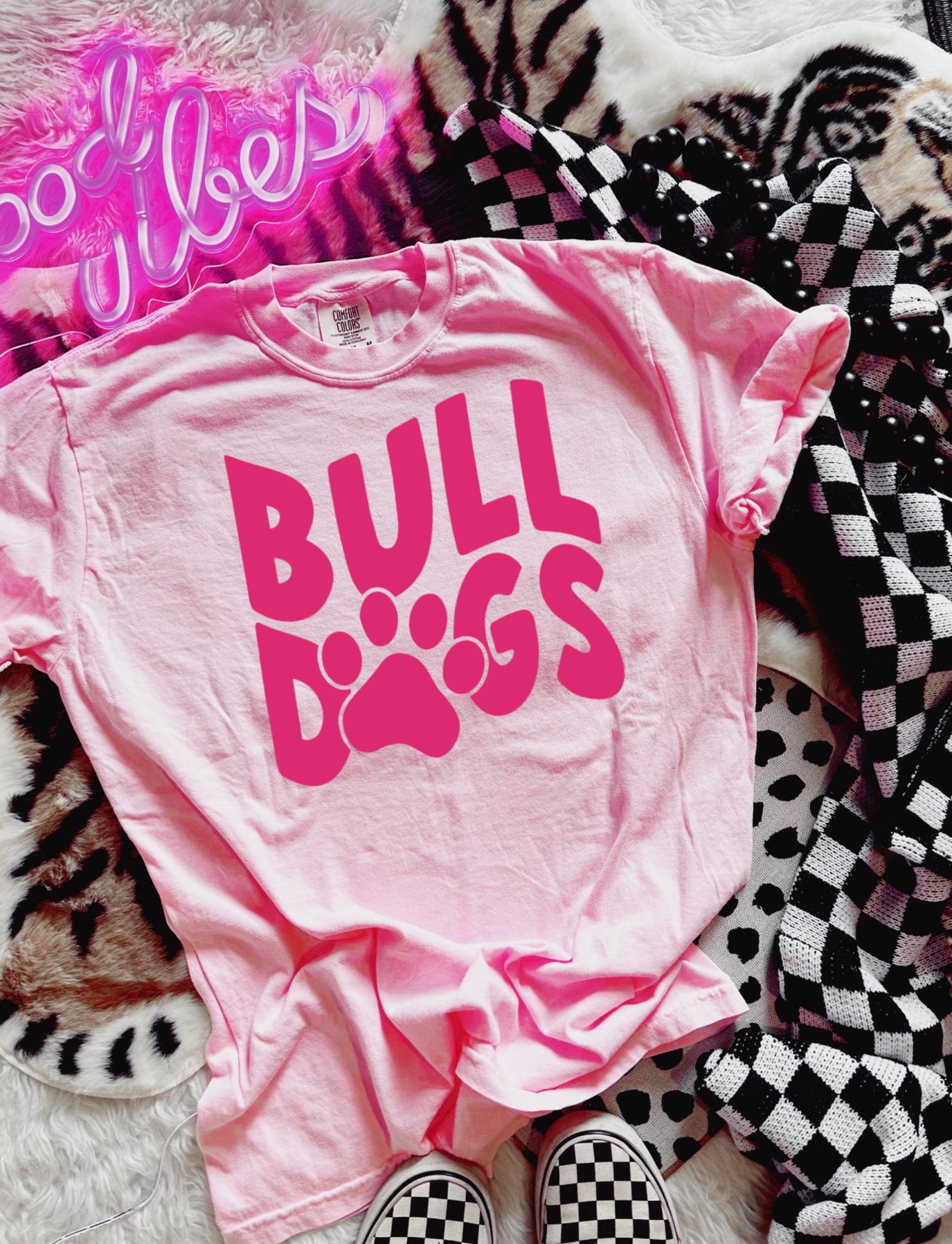 2-Tone Bulldogs Paw